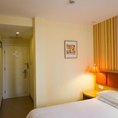 Home Inn Shanghai Hongqiao Terminal Jinshajiang Road Changfeng Exteriör bild