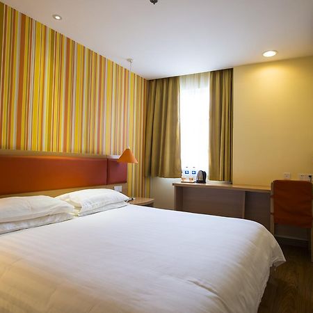Home Inn Shanghai Hongqiao Terminal Jinshajiang Road Changfeng Exteriör bild